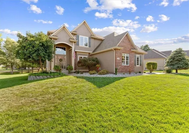 1st image of 901 Sw Drake Dr, Lee's Summit, MO 64082 | MLS# 2610071