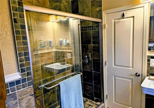 5th image of 1108 W 46th St #6, Kansas City, MO 64112 | MLS# 2610087
