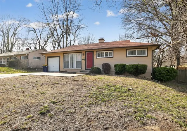 Photo 2 of Sale Pending at 11104 Bristol Ter, Kansas City, MO 64134 | MLS# 2610112 | Listing updated on 2026-10-09