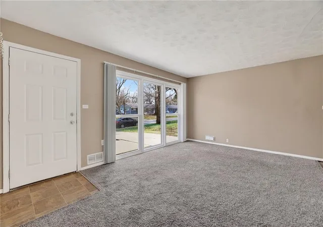 Photo 4 of Sale Pending at 11104 Bristol Ter, Kansas City, MO 64134 | MLS# 2610112 | Listing updated on 2026-10-09