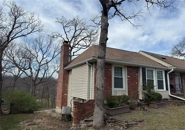 Homes for sale in Shawnee, KS | 6926 Albervan St, Shawnee, KS 66216 | MLS# 2610116