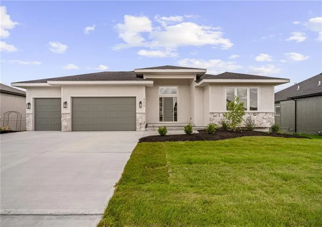 2nd image of 25010 W 89th Ter, Lenexa, KS 66227 | MLS# 2610129