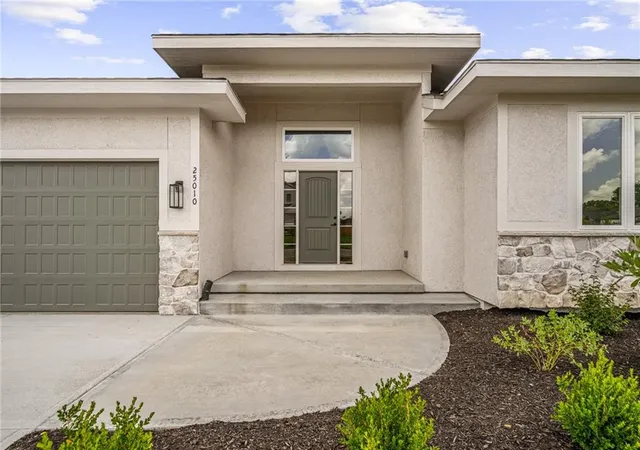 3rd image of 25010 W 89th Terrace, Lenexa, KS 66227 | MLS# 2610129