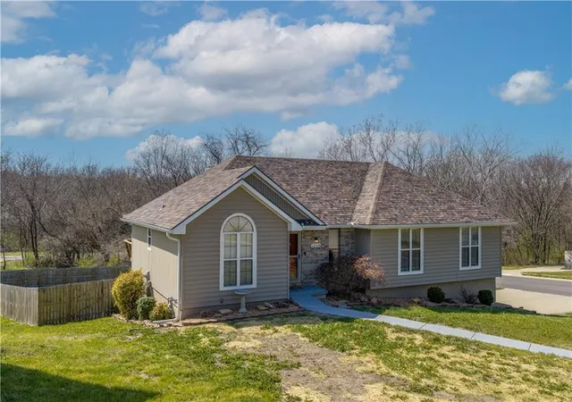 3rd image of 1208 Jennies Dr, Warrensburg, MO 64093 | MLS# 2610151