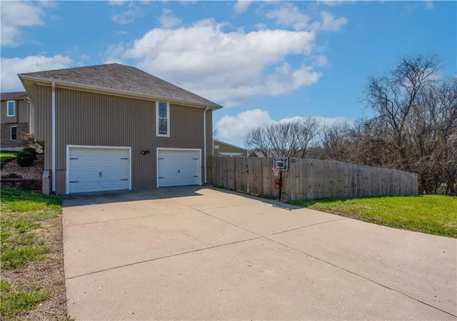 5th image of 1208 Jennies Dr, Warrensburg, MO 64093 | MLS# 2610151