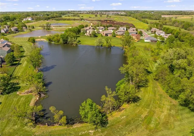 41st image of 20779 Emerald St, Spring Hill, KS 66083 | MLS# 2610165
