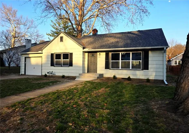 2nd image of 2748 Fairleigh Ter, Saint Joseph, MO 64506 | MLS# 2610199