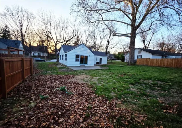 3rd image of 2748 Fairleigh Ter, Saint Joseph, MO 64506 | MLS# 2610199