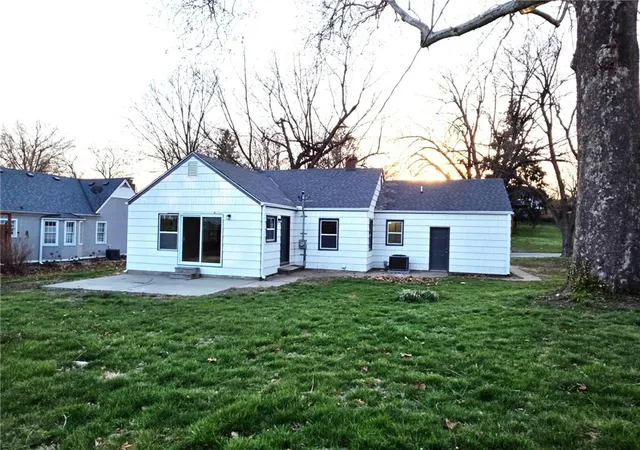 4th image of 2748 Fairleigh Ter, Saint Joseph, MO 64506 | MLS# 2610199