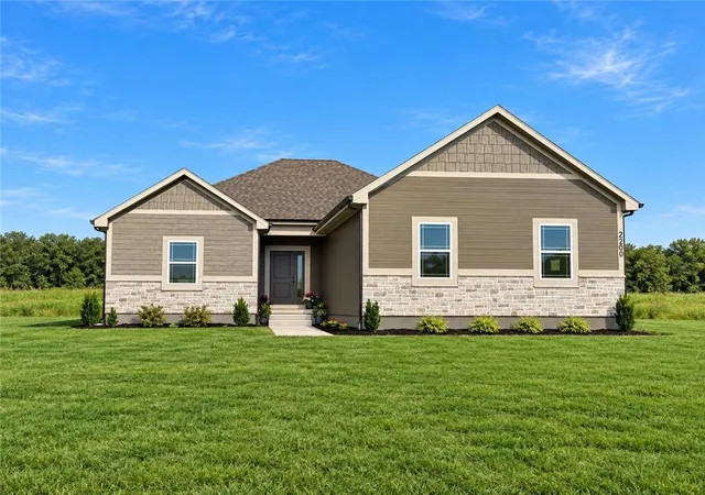 Photo 2 of Single family home for sale at 2200 S Quail Dr, Independence, MO 64057 | MLS# 2610210 | Listing updated on 2026-09-22