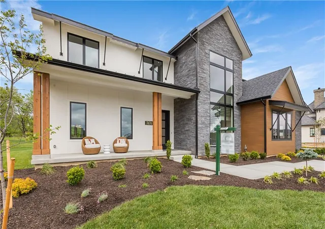 3rd image of 7470 Nw Fawn Ave, Parkville, MO 64152 | MLS# 2610223