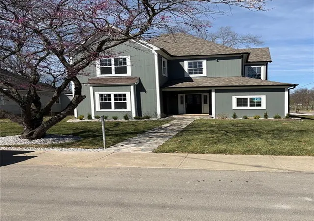 1st image of 406 E Forest St, Harrisonville, MO 64701 | MLS# 2610233