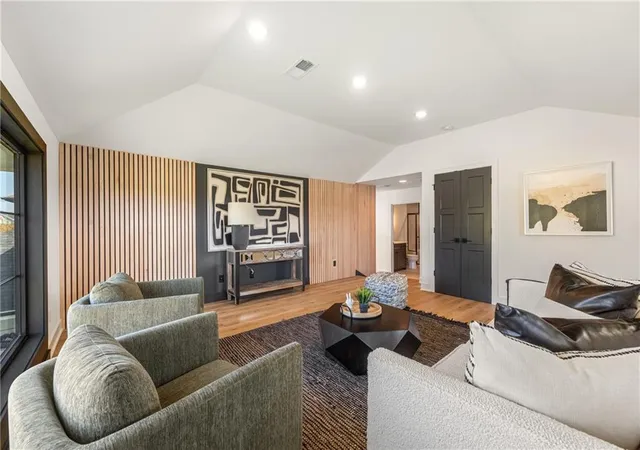 Photo 24 of Sale Pending at 9606 W 175th Terrace, Overland Park, KS 66221 | MLS# 2610238 | Listing updated on 2026-04-24