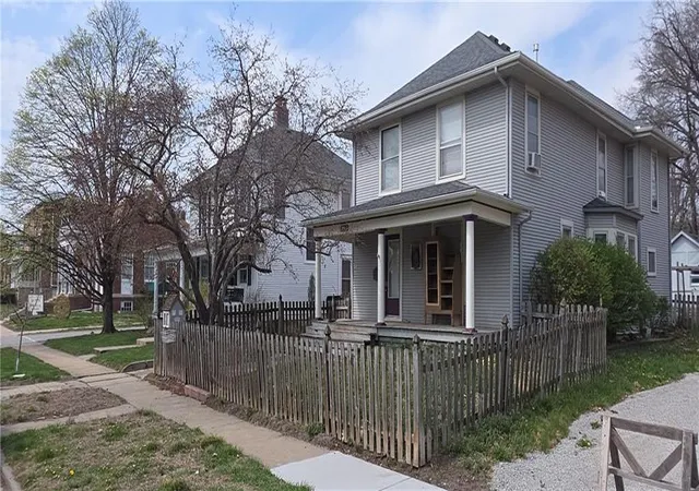 3rd image of 306 E Franklin St, Liberty, MO 64068 | MLS# 2610248