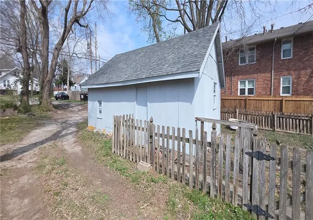 4th image of 306 E Franklin St, Liberty, MO 64068 | MLS# 2610248