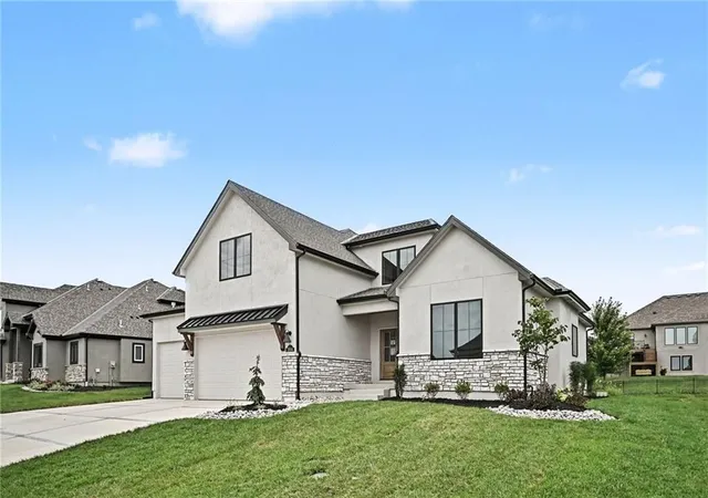 Photo 2 of Single family home for sale at 3014 Ne 102nd Street, Kansas City, MO 64155 | MLS# 2610259 | Listing updated on 2026-09-05