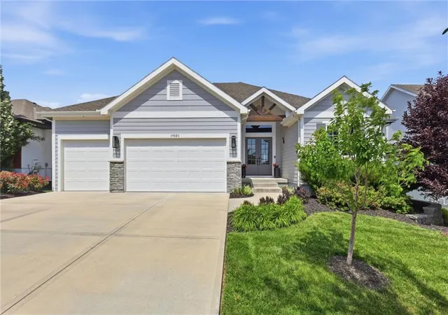 2nd image of 17321 Bradshaw St, Overland Park, KS 66221 | MLS# 2610327