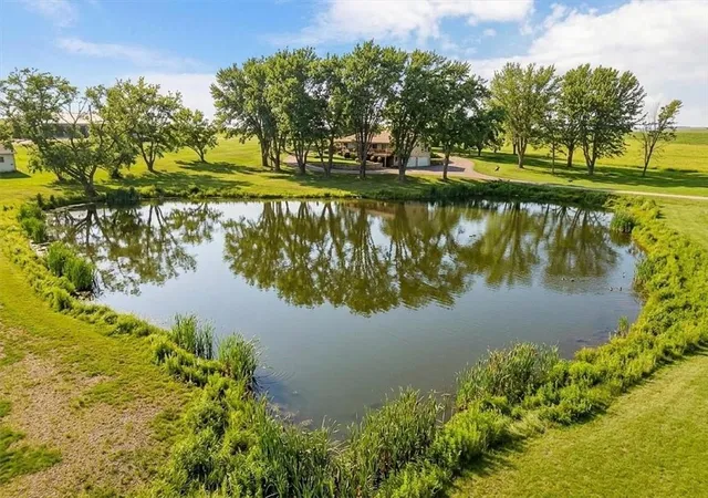 2nd image of 17249 198th St, Tonganoxie, KS 66086 | MLS# 2610335
