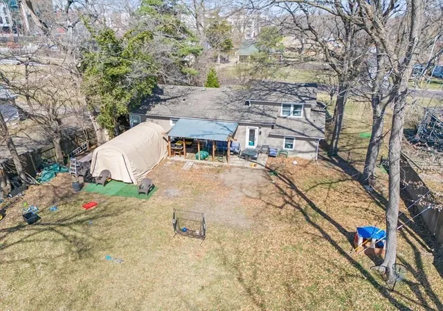 2nd image of 6901 W 82nd St, Overland Park, KS 66204 | MLS# 2610345