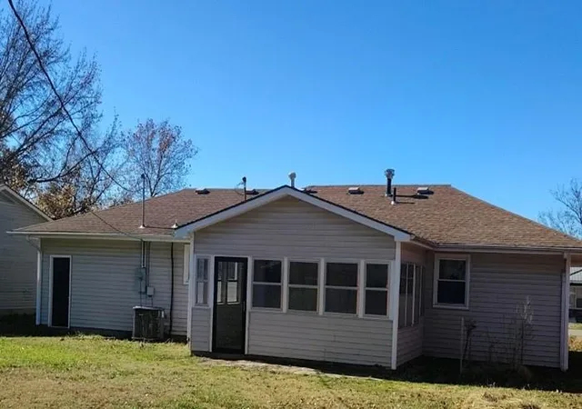 3rd image of 2300 Sunset Ave, Baxter Springs, KS 66713 | MLS# 2610348