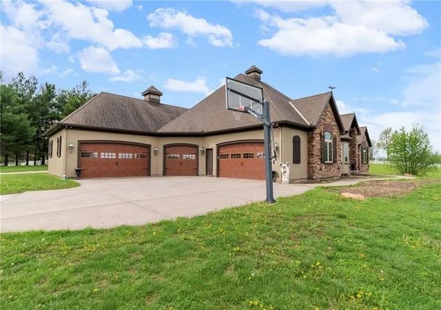 Photo 4 of Single family home for sale at 16108 Plattsburg Rd, Kearney, MO 64060 | MLS# 2610391 | Listing updated on 2026-07-01