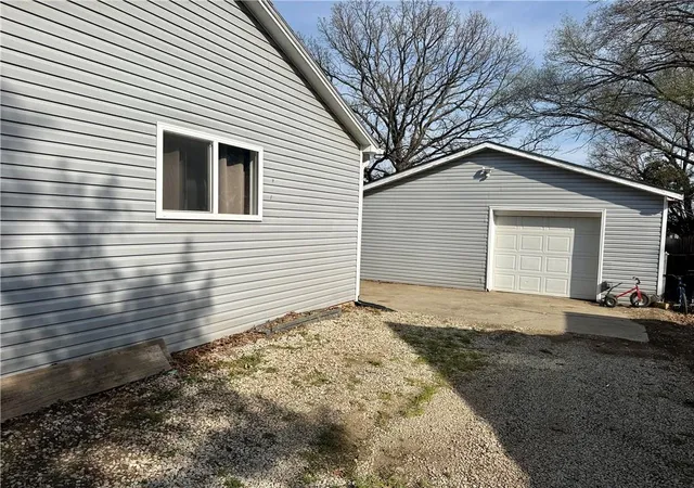 Homes for sale in Lebo, KS | 108 E 5Th St, Lebo, KS 66856 | MLS# 2610426
