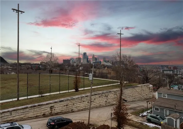 2nd image of 2111 Holly St, Kansas City, MO 64108 | MLS# 2610435