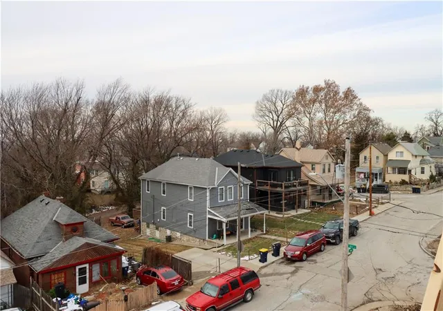 8th image of 2111 Holly St, Kansas City, MO 64108 | MLS# 2610435