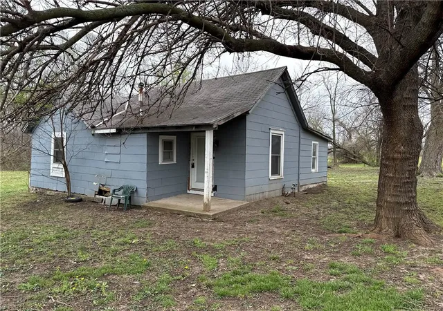 Homes for sale in Edgerton, KS | 301 E 5th St, Edgerton, KS 66021 | MLS# 2610465