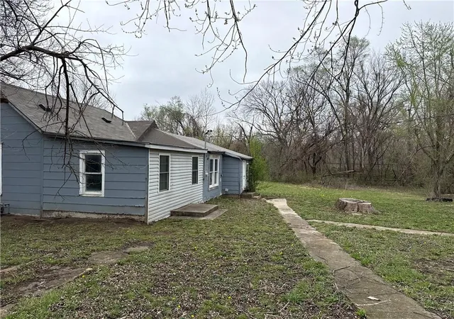 Homes for sale in Edgerton, KS | 301 E 5th St, Edgerton, KS 66021 | MLS# 2610465