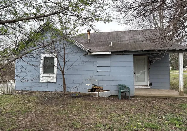 Homes for sale in Edgerton, KS | 301 E 5th St, Edgerton, KS 66021 | MLS# 2610465