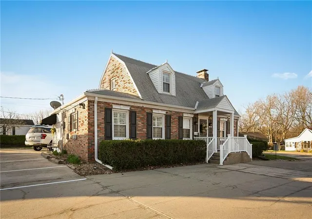 2nd image of 203 Sw Jefferson St, Lees Summit, MO 64063 | MLS# 2610503