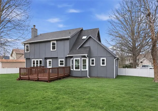 3rd image of 1413 S Sheridan Bridge Cir, Olathe, KS 66062 | MLS# 2610594