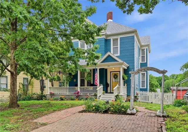 4th image of 901 W White Oak St, Independence, MO 64050 | MLS# 2610596