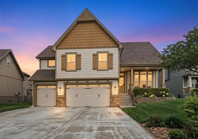 1st image of 1316 Ne 107th St, Kansas City, MO 64155 | MLS# 2610637