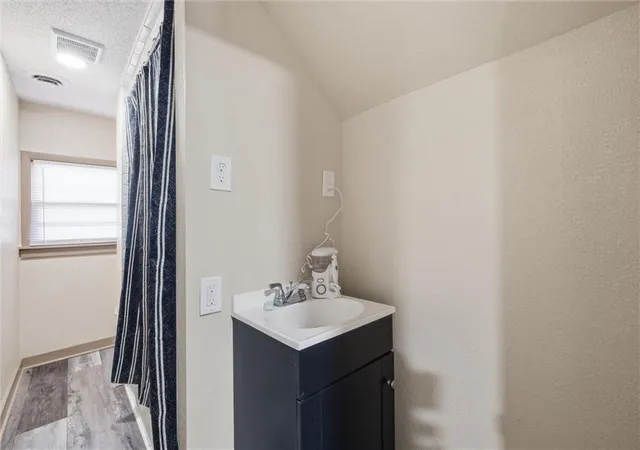 Listing Photo 2 - Condo for sale in building located at 4230 Locust St, Kansas City, MO 64110 - Unit #
