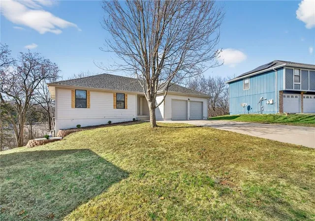 2nd image of 2619 Sw Morningside Dr, Blue Springs, MO 64015 | MLS# 2610734
