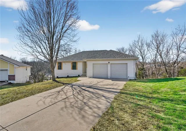 3rd image of 2619 Sw Morningside Dr, Blue Springs, MO 64015 | MLS# 2610734