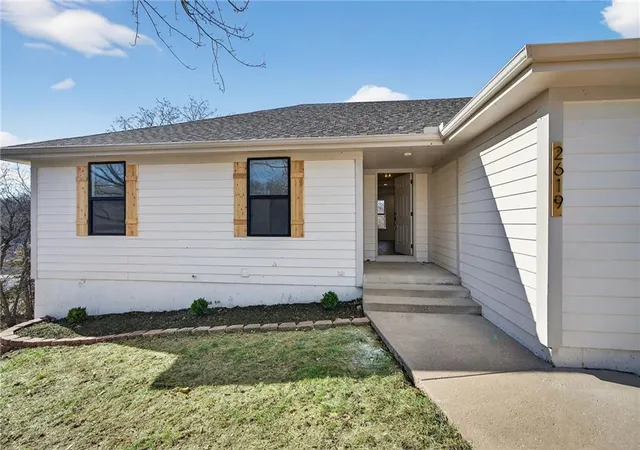 4th image of 2619 Sw Morningside Dr, Blue Springs, MO 64015 | MLS# 2610734