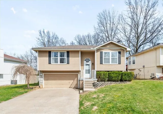 Photo 1 of Sale Pending at 1723 S Whitney Dr, Independence, MO 64057 | MLS# 2610742 | Listing updated on 2026-04-06