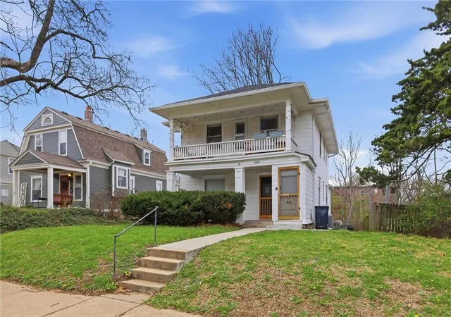 Listing Photo 4 - Condo for sale in building located at 4008 Charlotte St, Kansas City, MO 64110