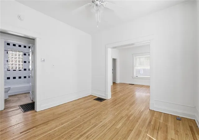 Listing Photo 5 - Condo for sale in building located at 4008 Charlotte St, Kansas City, MO 64110