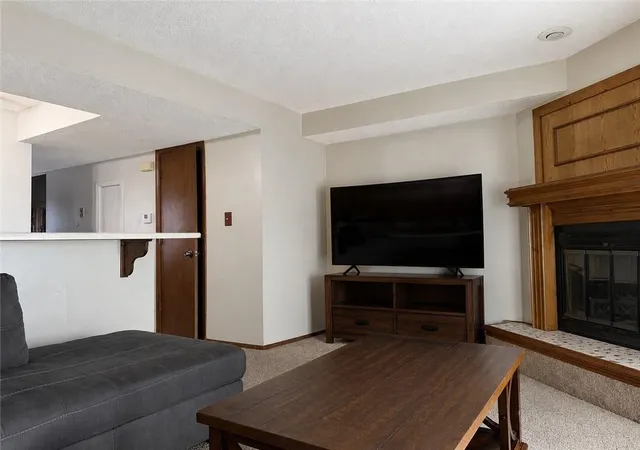 3rd image of 727 Sw Liggett Rd #C, Blue Springs, MO 64015 | MLS# 2610788