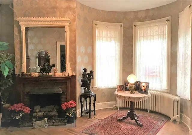2nd image of 409 N Esplanade St, Leavenworth, KS 66048 | MLS# 2610789