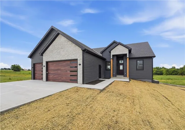 2nd image of 1108 Trail View Ct, Baldwin City, KS 66006 | MLS# 2611826