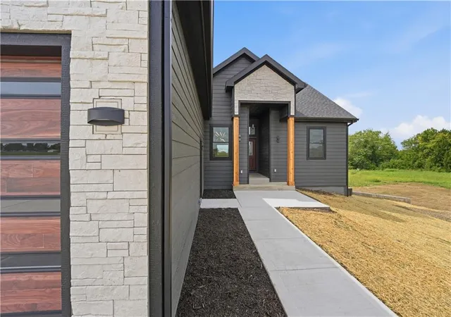 3rd image of 1108 Trl View Ct, Baldwin City, KS 66006 | MLS# 2611826