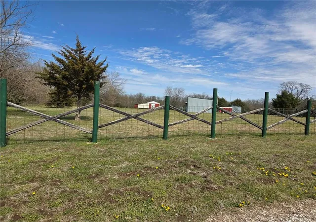 Homes for sale in Fort Scott, KS | 1449 Indian Rd, Fort Scott, KS 66701 | MLS# 2611841