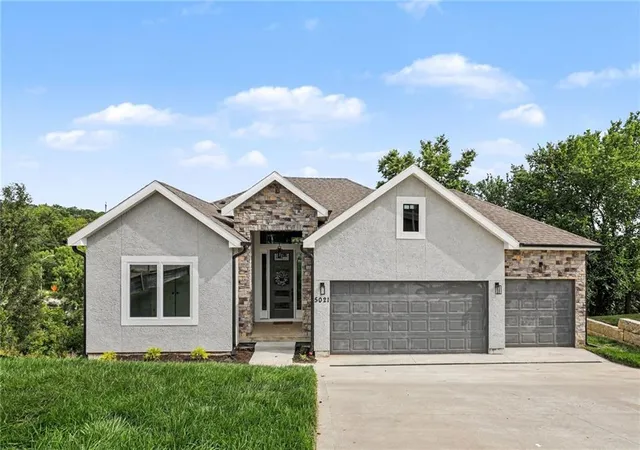 Homes for sale in Shawnee, KS | 5021 Bradshaw St, Shawnee, KS 66216 | MLS# 2611868
