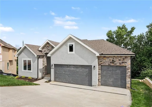 Homes for sale in Shawnee, KS | 5021 Bradshaw St, Shawnee, KS 66216 | MLS# 2611868