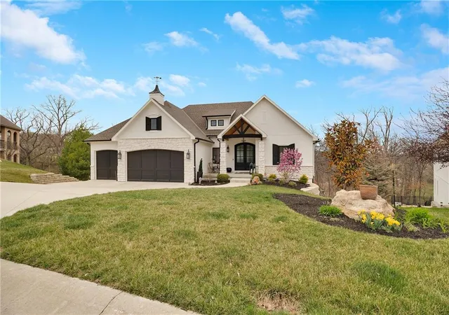 Photo 3 of Single family home for sale at 336 Thoreau Cir, Lees Summit, MO 64081 | MLS# 2611879 | Listing updated on 2026-09-28
